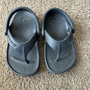 Crocs toddler flip flops 6c 7